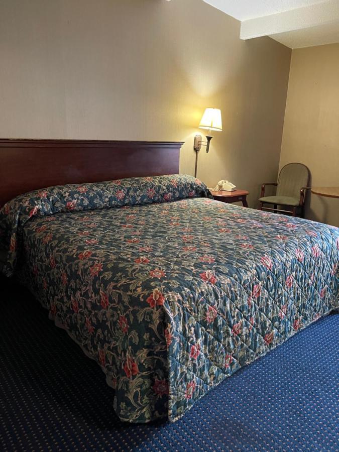 Budget Inn Temple Hills Bagian luar foto