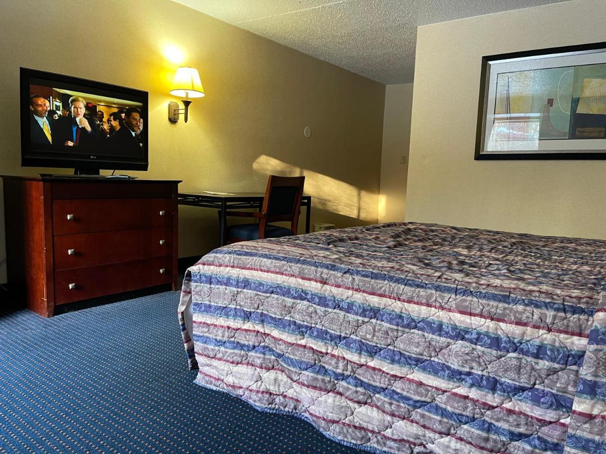 Budget Inn Temple Hills Bagian luar foto