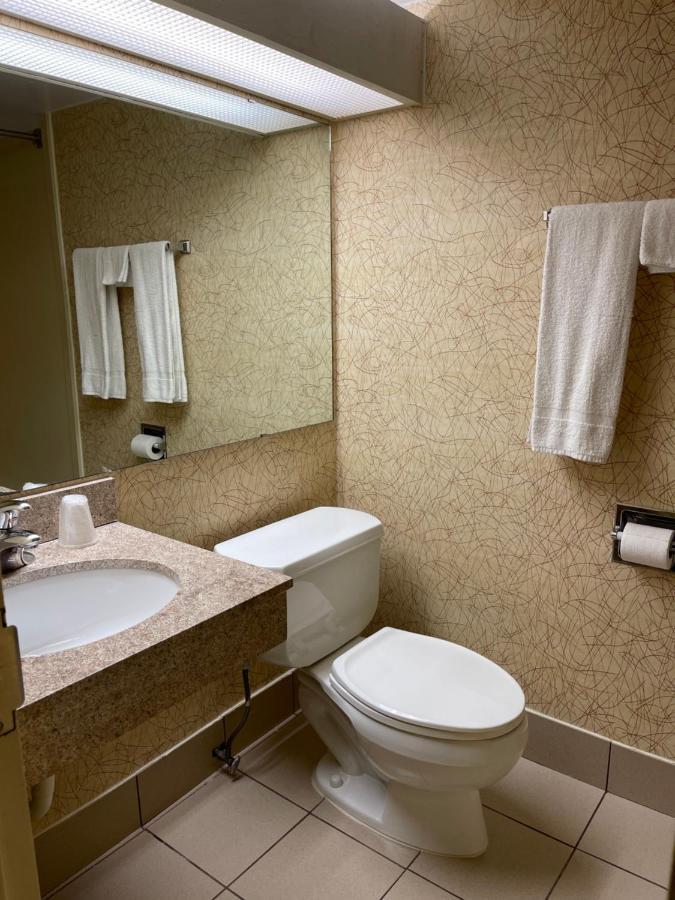 Budget Inn Temple Hills Bagian luar foto