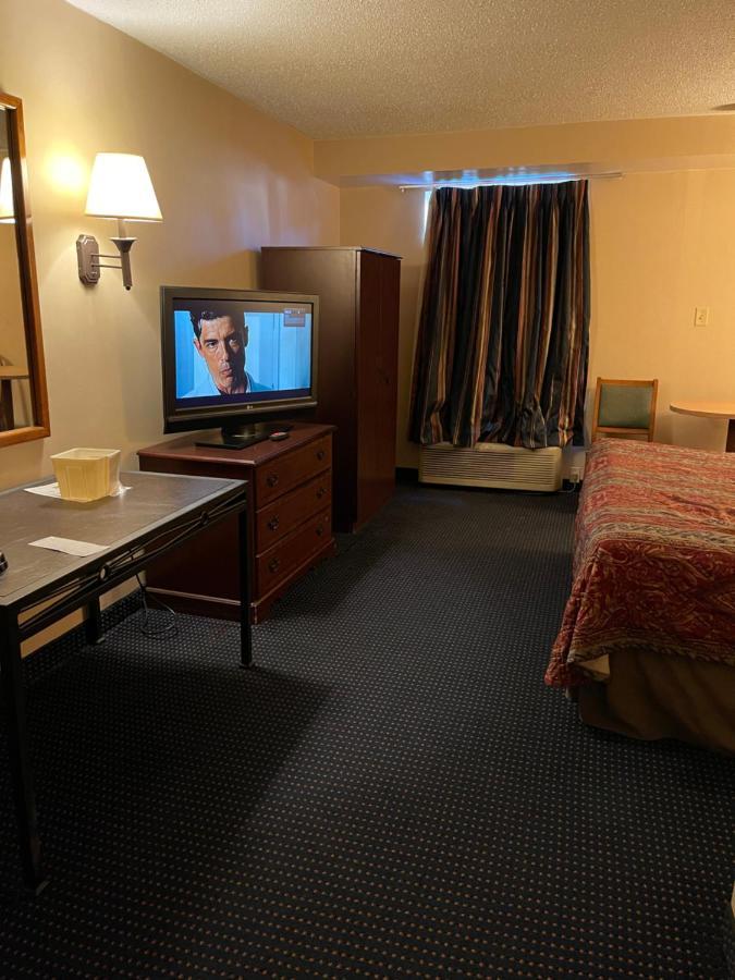 Budget Inn Temple Hills Bagian luar foto