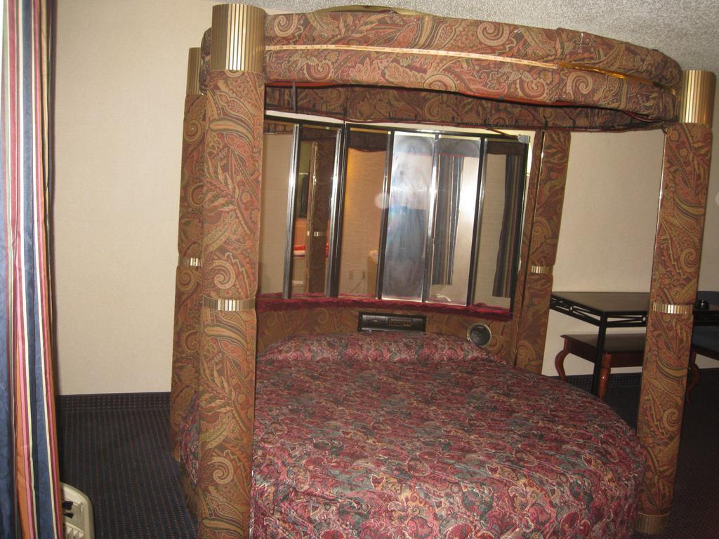 Budget Inn Temple Hills Bagian luar foto